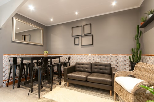 ラブリー アンド セントラル 4 ベッドルーム アパートメント