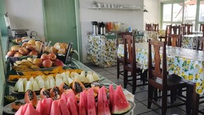 فطور أوروبي مجانًا يوميًا