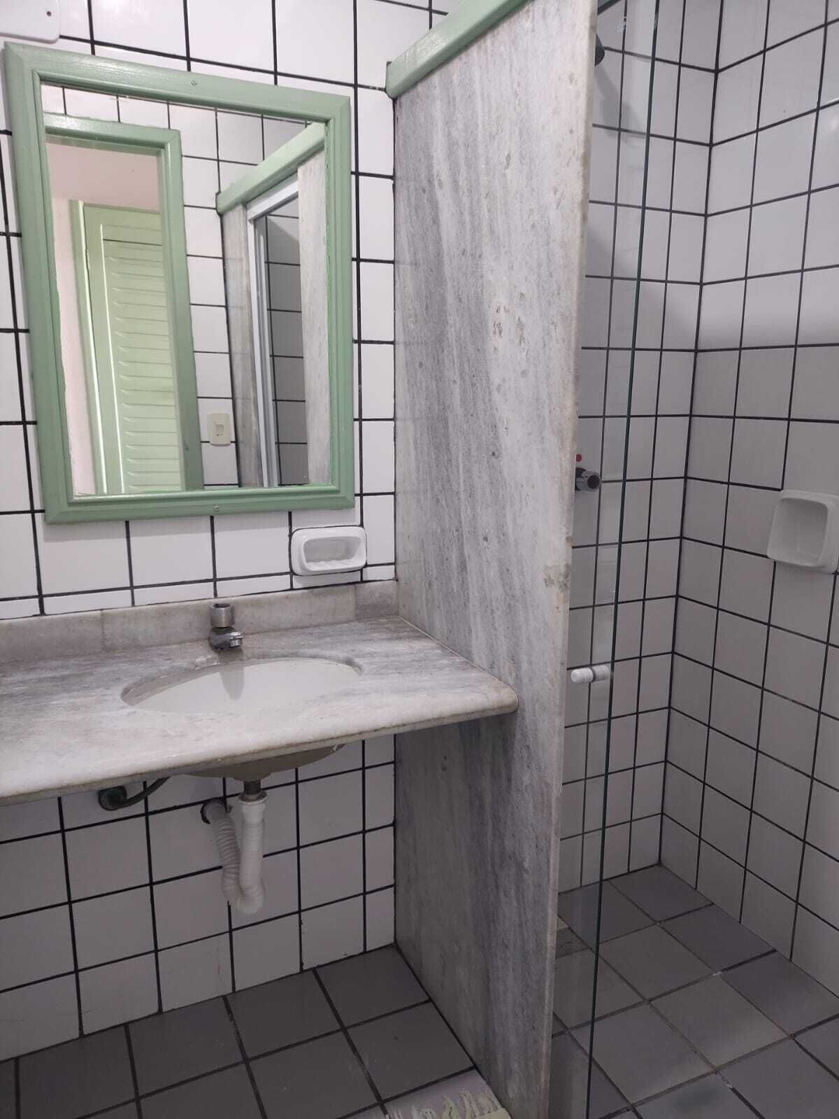 shower, free toiletries, towels, soap