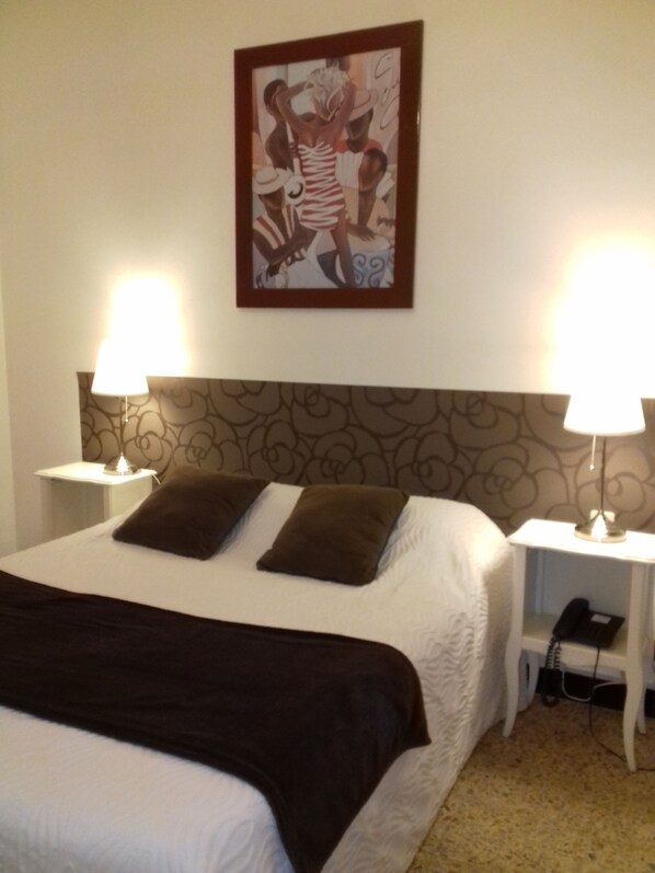 مكواة/لوح كي وواي فاي مجانًا وملاءات أسرّة