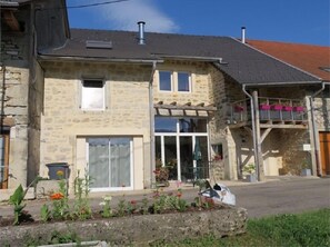 Front of property - La Pause en Bugey (Aranc)
