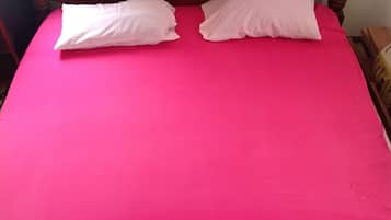 1 bedroom, desk, free WiFi, bed sheets