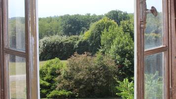 Kolmen hengen huone | Näkymä puutarhaan