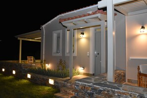 Façade de l’hébergement  – soirée/nuit