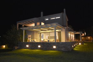 Front of property – evening/night - Karystos Muse (Karystos)