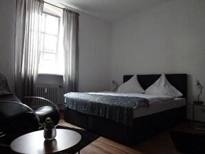 Bureau, lits bébé (gratuits), Wi-Fi gratuit, draps fournis