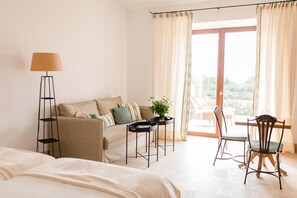 2 soverom, skrivebord, lydisolert og wi-fi (inkludert)