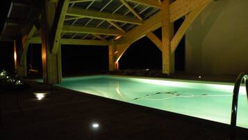 Piscine couverte, piscine extérieure (ouverte en saison)
