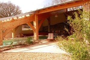 Indoor pool, seasonal outdoor pool, pool umbrellas, sun loungers - La Bergerie Baroque (Verrieres)