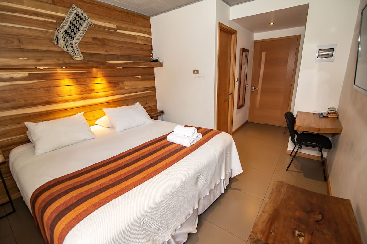 Premium bedding, in-room safe, iron/ironing board, WiFi (free)