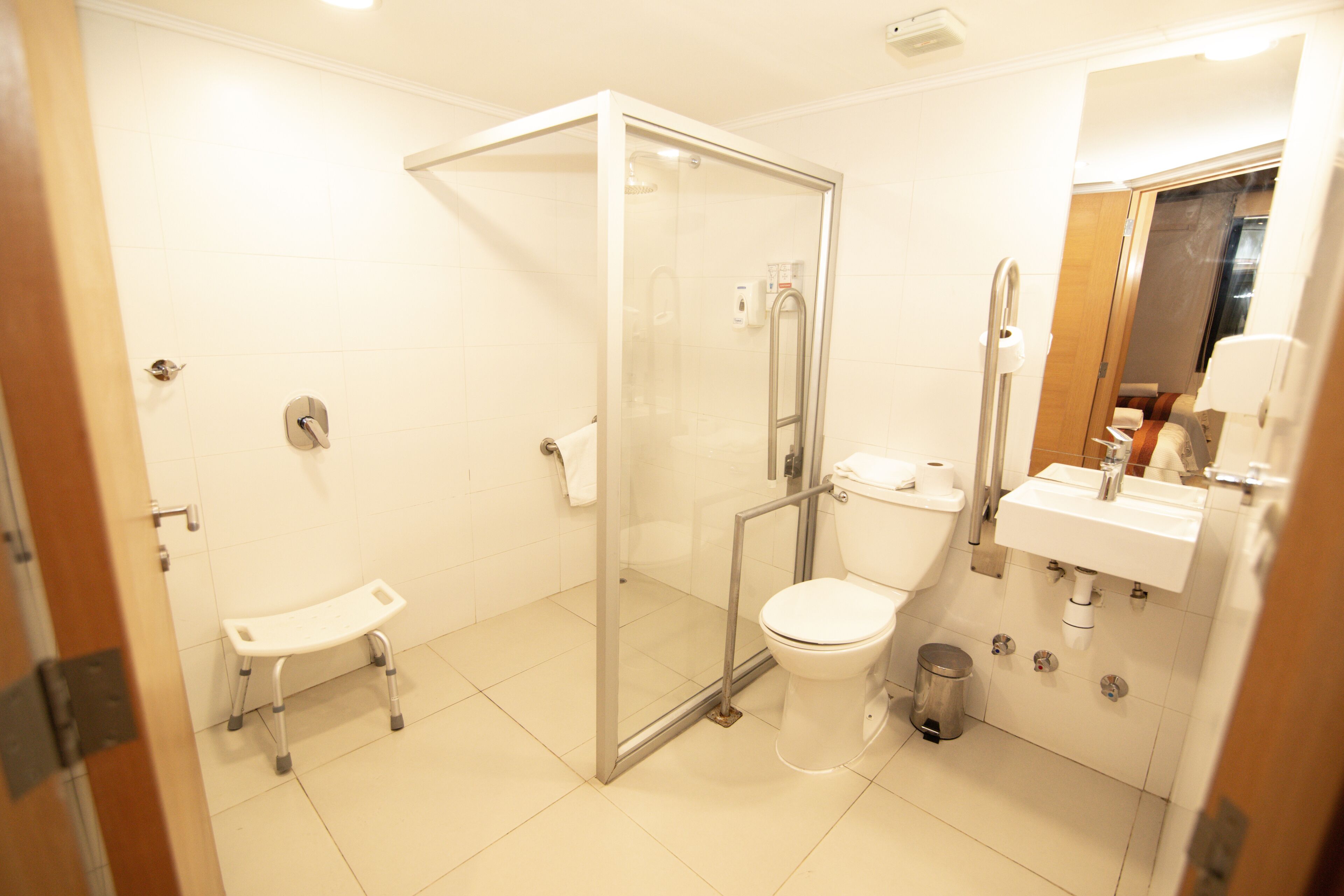 doble primer piso | bathroom | deep-soaking bathtub, free toiletries, hair dryer, soap