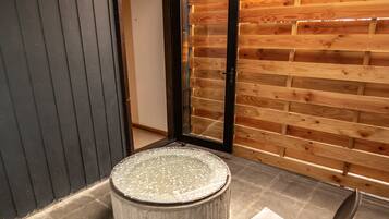 Habitació doble | Roba de llit d'alta qualitat i caixa forta a l'habitació