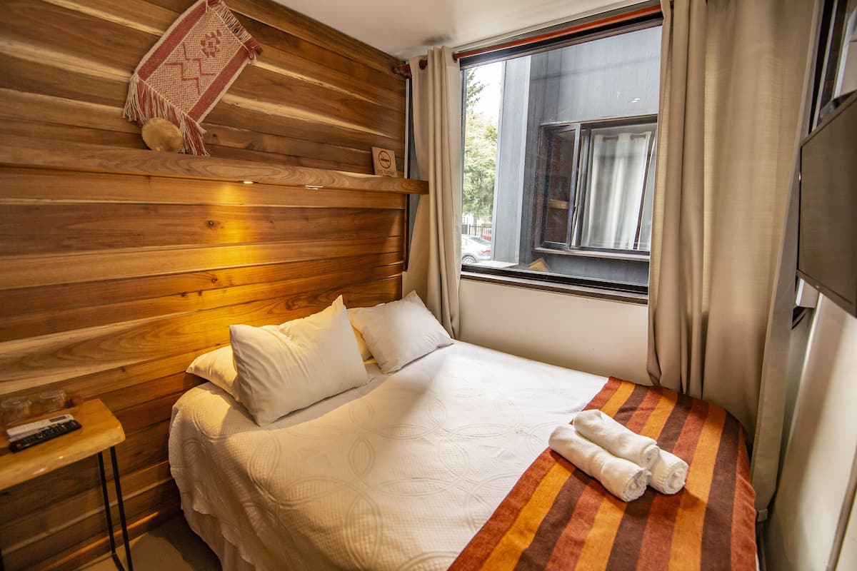 MATRIMONIAL ECONOMICA PEQUEÑA | Premium bedding, in-room safe, iron/ironing board, WiFi (free)