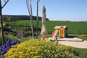 Children’s play area – outdoor