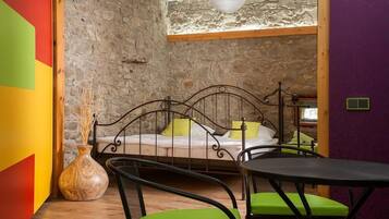 Classic Suite | Desk, free WiFi, bed sheets