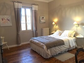 Family Suite (Caline) | Premium bedding, bed sheets