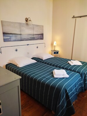 Kamer (Marine) | Luxe beddengoed, geluiddichte muren, beddengoed
