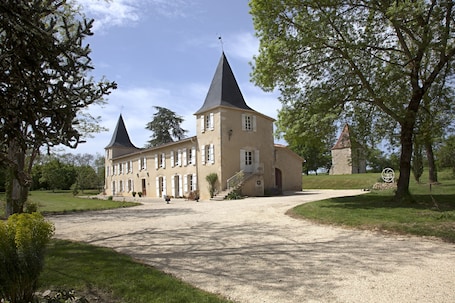Fachada da propriedade. Maison d'hotes de Charme Les Bruhasses