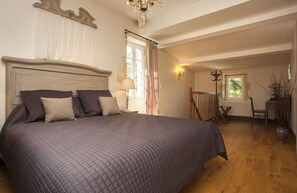 Deluxe Suite, 1 Bedroom, Non Smoking, Park View | Premium bedding, pillow-top beds, individually decorated - Maison d'hotes de Charme Les Bruhasses (Condom)