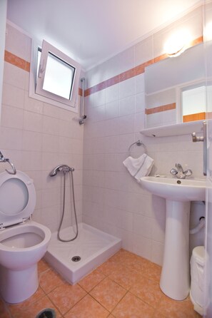 Bruser, gratis toiletartikler, hårtørrer, håndklæder