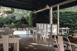 Bar (en la propiedad)