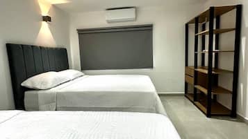 Standaard kamer, 2 slaapkamers, uitzicht op het strand, in toren | Luxe beddengoed, donsdekens, een minibar, een kluis op de kamer