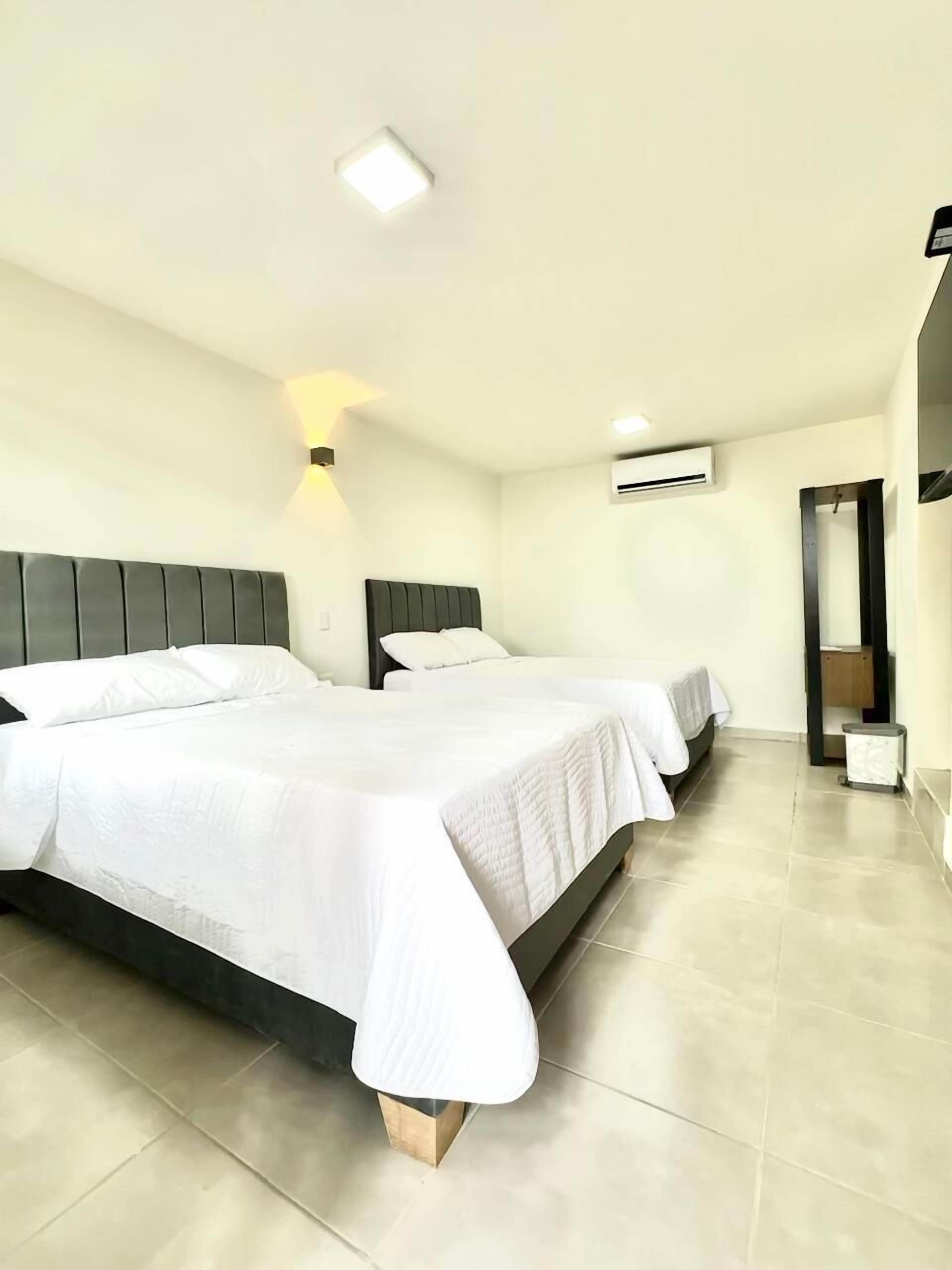 标准四人房, 2 张双人床 | 高档床上用品、羽绒被、迷你吧、客房内保险箱