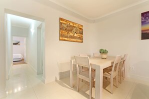 Dining - Camps Bay Beach Apartment (Cape Town)