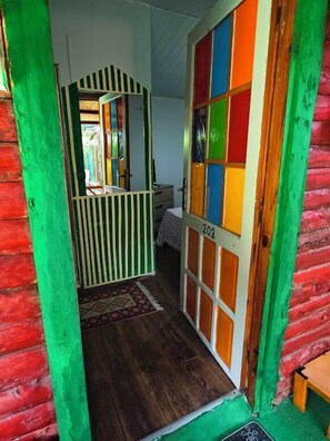 Habitación estándar doble, no fumadores, vistas al patio | Ropa de cama de alta calidad y decoración individual