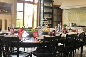 Tempat makan pasangan