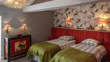 Individually decorated, individually furnished, desk, soundproofing
