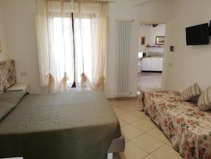 Desk, free WiFi - Camollia Suites (Siena)