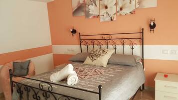 In-room safe, desk, free WiFi, bed sheets