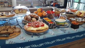 Free daily local cuisine breakfast
