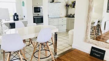 Casa de campo, 3 habitaciones | Servicio de comidas en la habitación