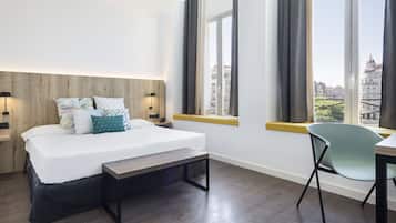 Habitació doble superior | Escriptori, espai de treball apte per a portàtils i cortines opaques