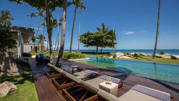 Five Bedrooms Villa  | Terrace/patio