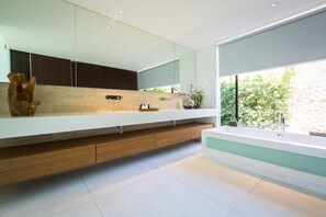 Five Bedrooms Villa  | Bathroom