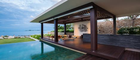 Five Bedrooms Villa | Terrace/patio