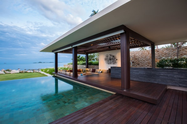 Five Bedrooms Villa  | Terrace/patio