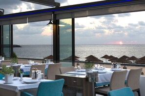 Breakfast, lunch and dinner served