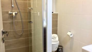 Standard Apartment | Bathroom | Shower, free toiletries, hair dryer, slippers