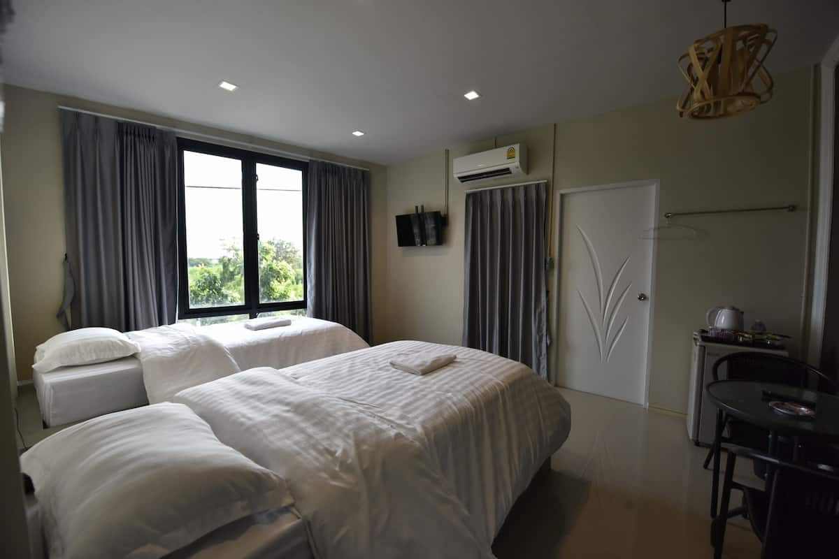 Deluxe Twin Room | 高档床上用品、遮光窗帘、免费 WiFi