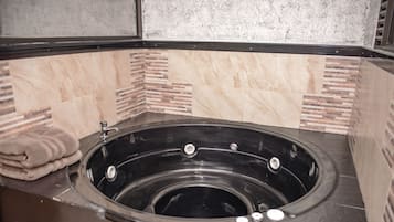 Apartment, 2 Bedrooms (202) | 2 bedrooms, in-room safe, desk, iron/ironing board