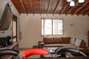Apartment, 5 Bedrooms (501) | Living area | LCD TV