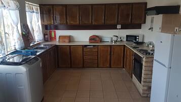 บ้านพัก, 4 ห้องนอน | ครัวส่วนตัว | ตู้เย็นขนาดใหญ่, ไมโครเวฟ, เตาอบ, เตาประกอบอาหาร