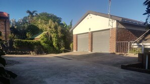 Unclassified image, 4 of 10, button - Queensburgh Guest House (Queensburgh)