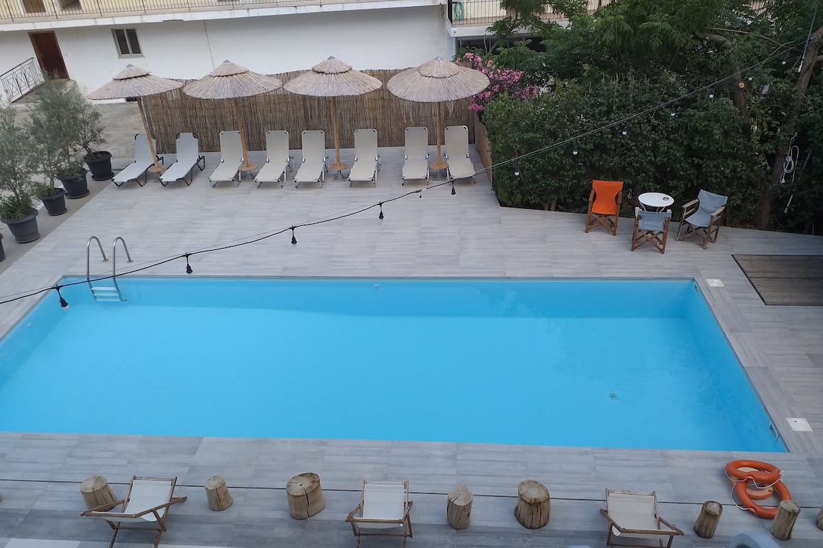 Chambre avec lits jumeaux, vue piscine | Balcon