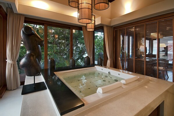 Jetted tub