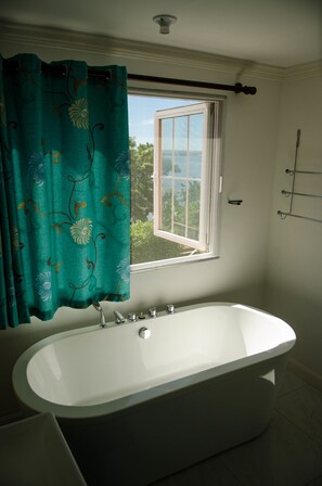 House | Deep-soaking bathtub - Seas the Day Sanctuary Little Bay (Negril)